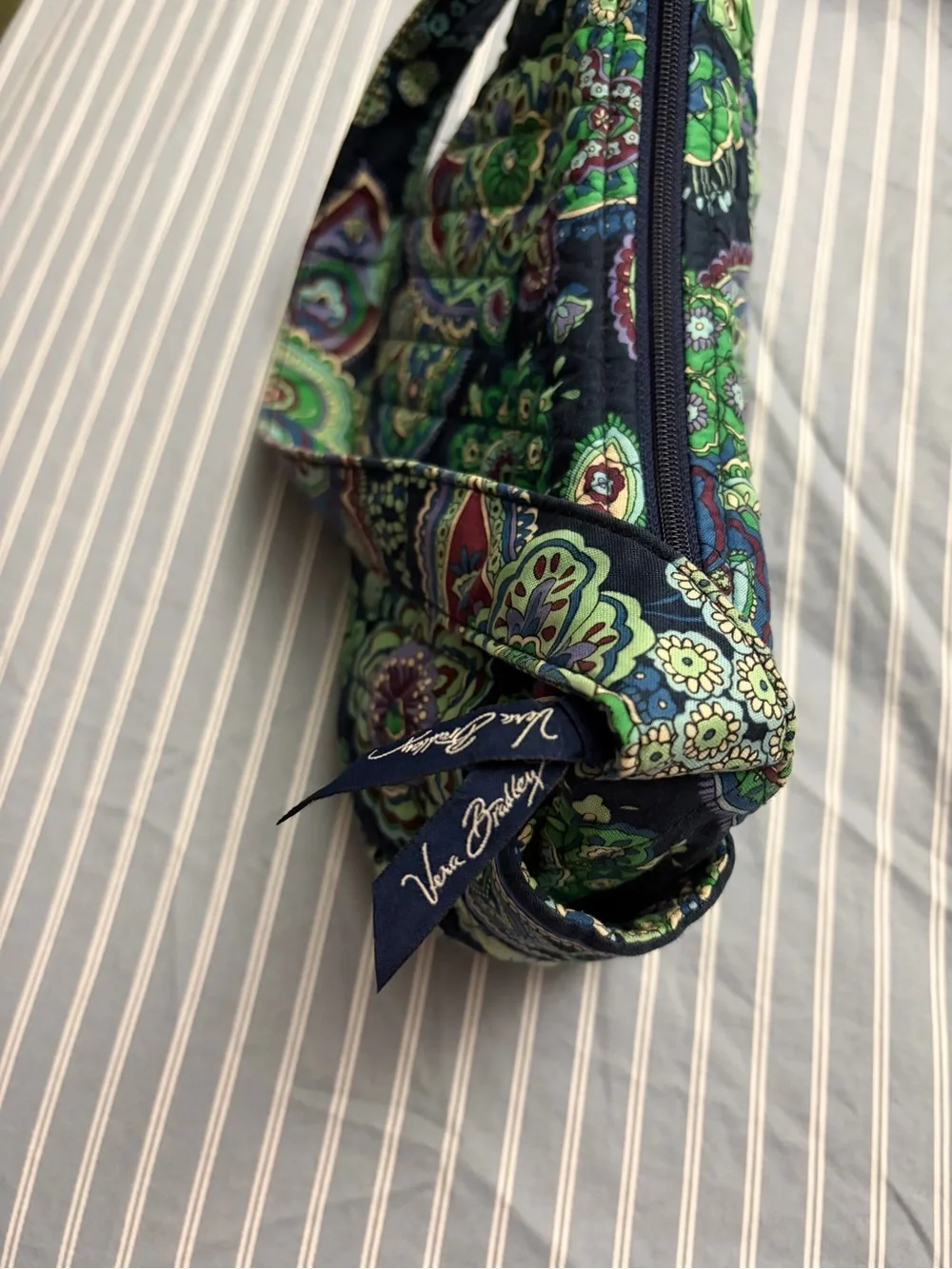 VERA BRADLEY SHOULDER BAG RETIRED PATTERN